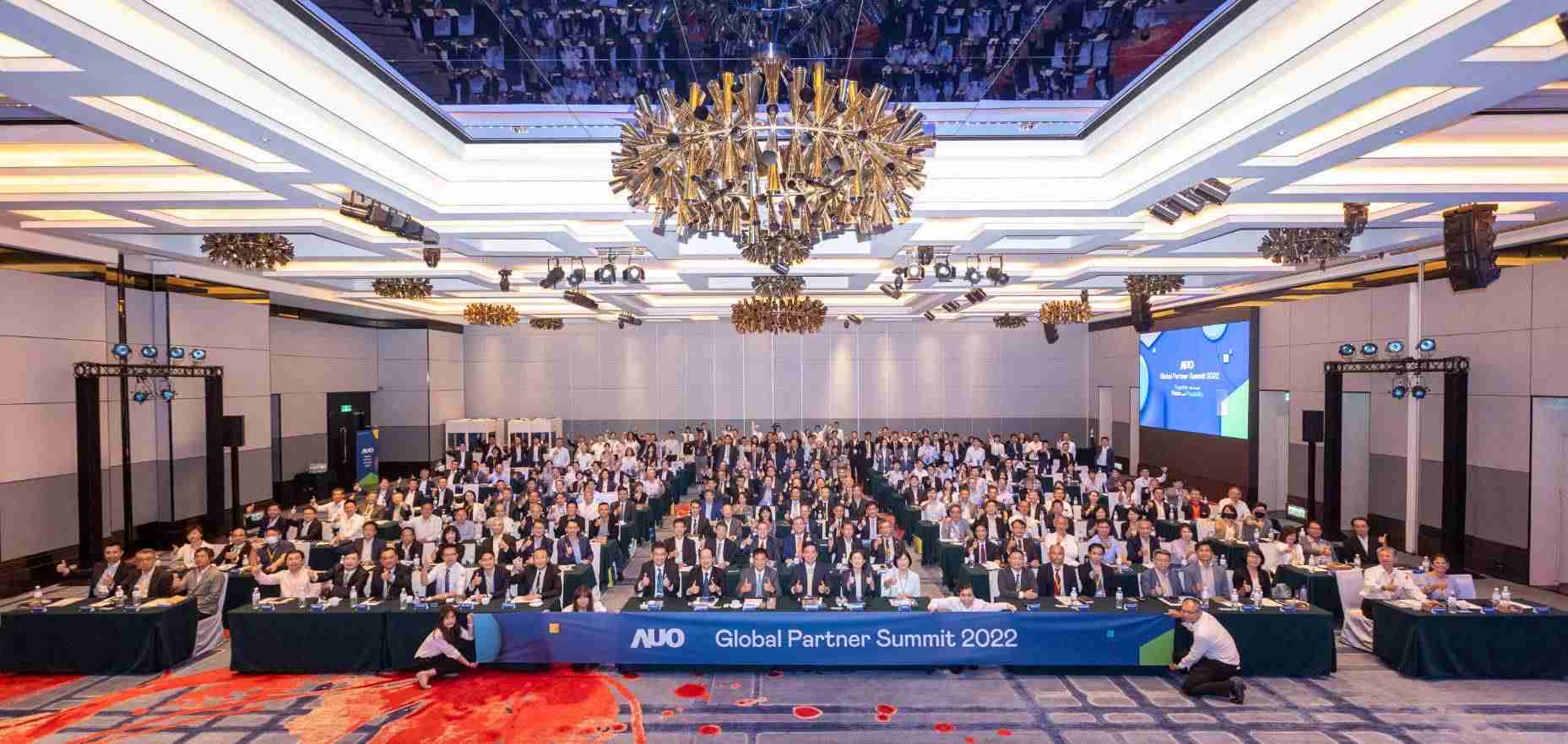 友達推動「安心、、、創新、、、用心、、、同心、、、、盡心」五星職旅，，為菲籍員工打造全方位照護，，，，首度贏得「人權實踐與發展領袖獎」殊榮