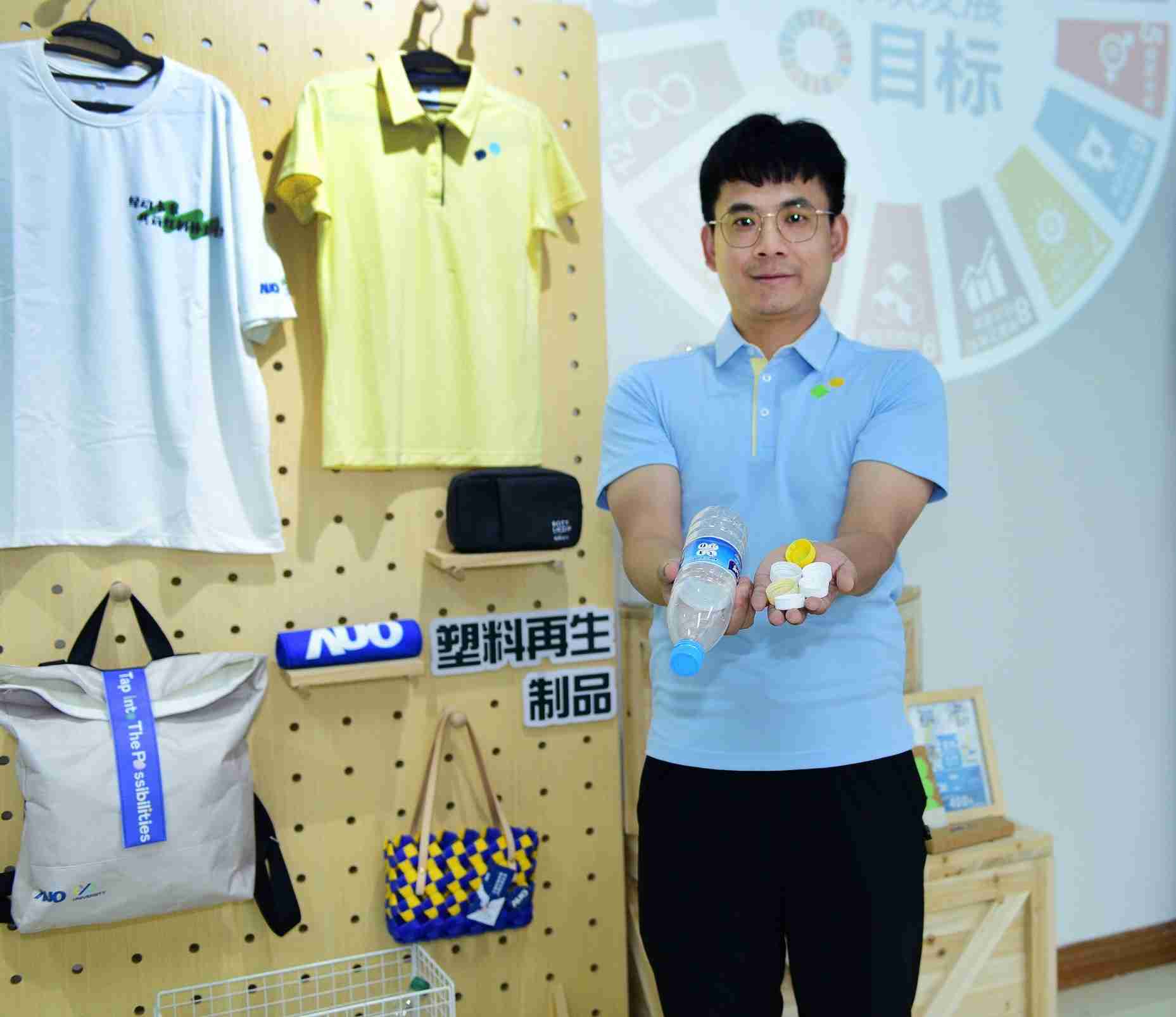 「2024智慧EBpay展」永续发展馆中，，展示EBpay厦门驱动永续发展之成果，，，，包含将厂内废弃物再制为实用物品，，，将永续发展理念深植于员工生活日常实践